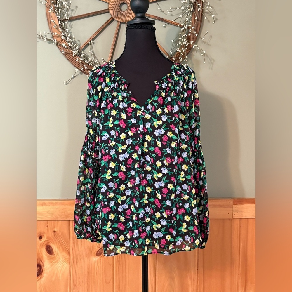 Ann Taylor Black Ruffled V-Neck Blouse Relaxed Fit NWT size MP.